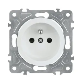 gniazdo-z-uziemieniem-biale-oval