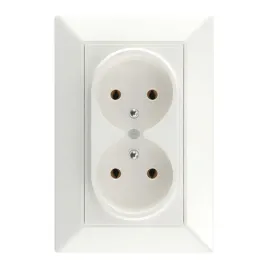 gniazdo-podwojne-z-ramka-plastikowa-biale-quad-electromalt