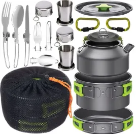 naczynia-turystyczne-zestaw-garnkow-sztucce-pod-namiot-biwak-czajnik-18-el