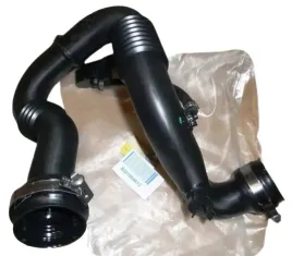 przewod-powietrza-turbo-trafic-ii-2-0dci-vivaro-a-8201068612-1657800q0a