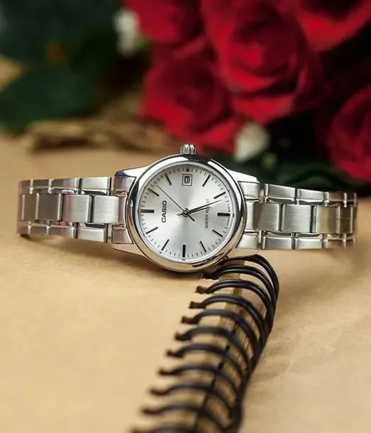 zegarek-damski-casio-ltp-v002d-7audf-funkcje-datownik