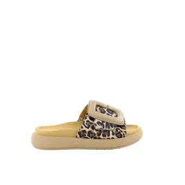 damskie-skorzane-klapki-z-motywem-animal-83-751-32-tt213036-39