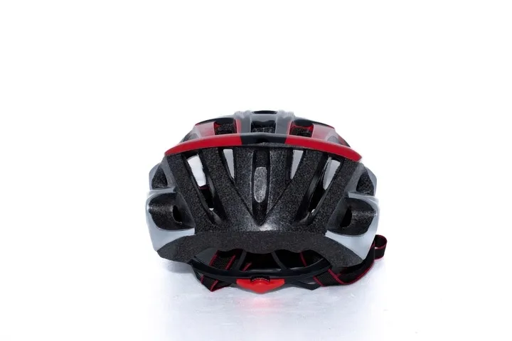 kask-rowerowy-cairbull-cb-18-r-m-cechy-dodatkowe-elementy-odblaskowe-otwory-wentylacyjne-regulacja-rozmiaru-regulowane-paski