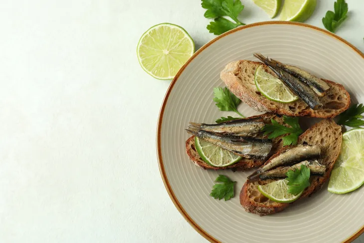 sardynki-w-pomidorach-120-g-certyfikat-brak