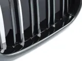 grill-przedni-nerki-black-polysk-do-bmw-e39-95-03-marka-mandm-stan-nowy