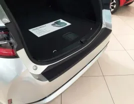 nakladka-ochronna-na-zderzak-toyota-corolla-kombi