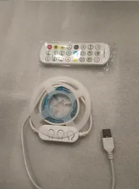 tasma-led-5m-kolorowa-z-pilotem-rgb-swiecenie-w-rytmie-muzyki-i-glosu