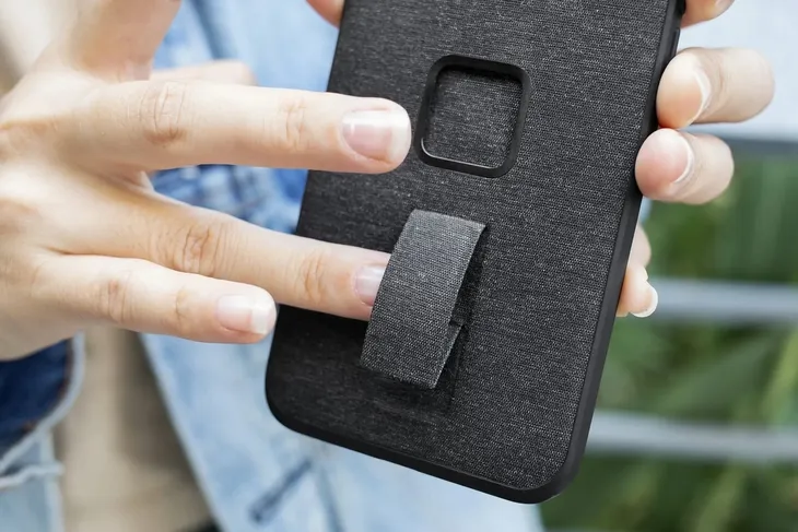 peak-design-mobile-etui-everyday-case-loop-iphone-15-pro-v2-niebieskie