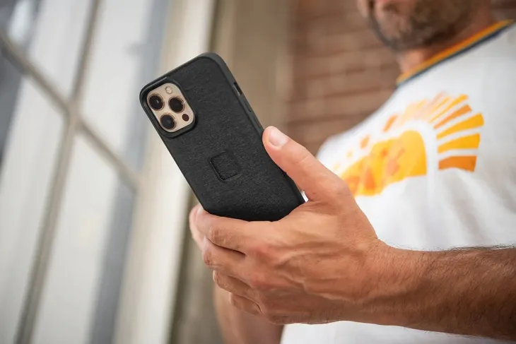 peak-design-mobile-etui-everyday-case-fabric-iphone-15-pro-v2-czerwone