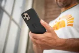 peak-design-mobile-etui-everyday-case-fabric-iphone-15-pro-v2-czerwone