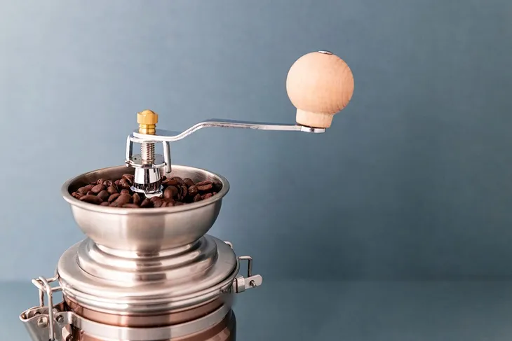 mlynek-do-kawy-la-cafetiere-lcgrindcop-kolor-szary