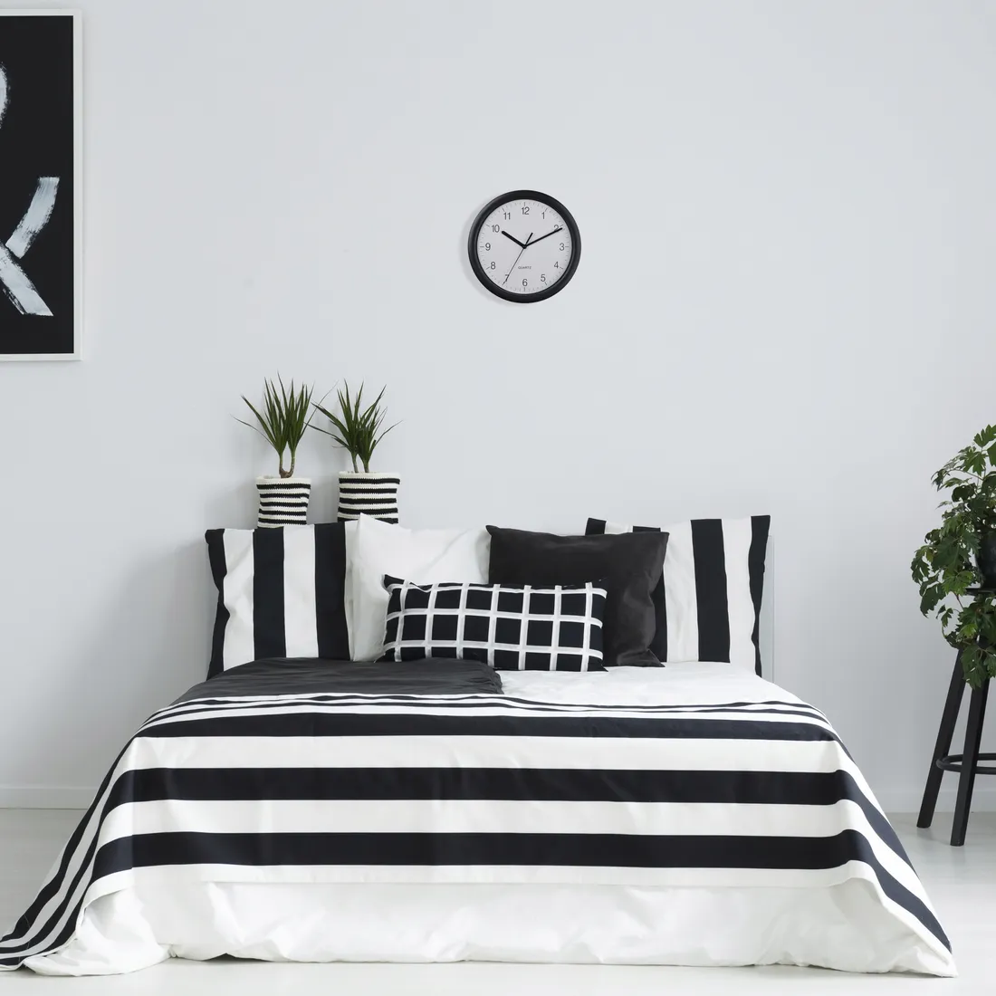 zegar-scienny-tfa-dostmann-bialy-25cm