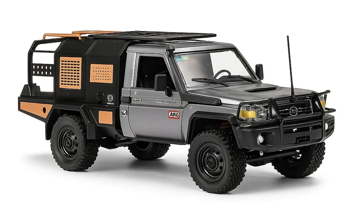 SAMOCHÓD ZDALNIE STEROWANY RC TOYOTA LAND CRUISER LC79 TERENOWY 4x4 SREBRNY