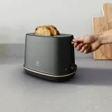 electrolux-toster-e7t1-6bp-cechy-dodatkowe-funkcja-dodatkowego-podgrzewania-schowek-na-przewod-sieciowy