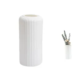 wazon-nietlukacy-bialy-na-kwiaty-dekoracyjny-20cm