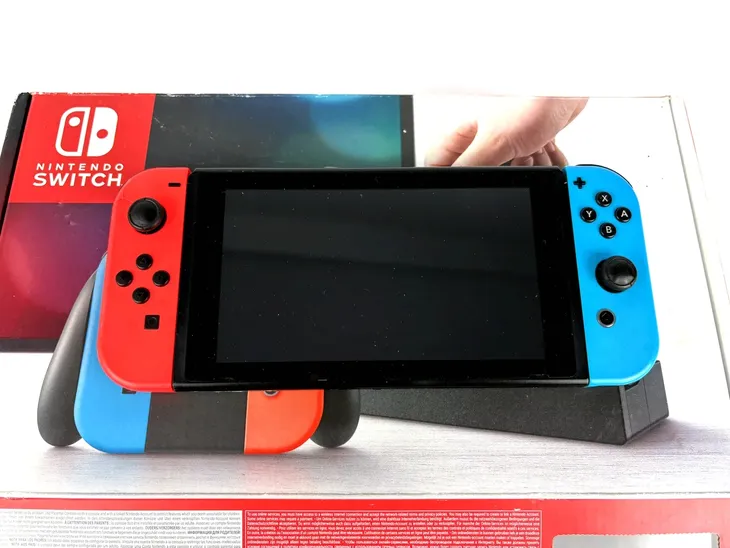 konsola-nintendo-switch-komplet-pal-liczba-kontrolerow-w-zestawie-1