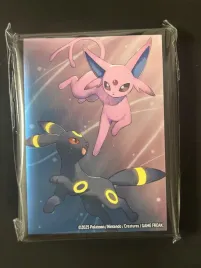 65-koszulek-pokemon-tcg-prismatic-evolutions-premium-figure-collection