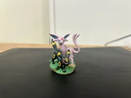 figurka-umbreon-espeon-pokemon-tcg-prismatic-evolutions-figure-collection