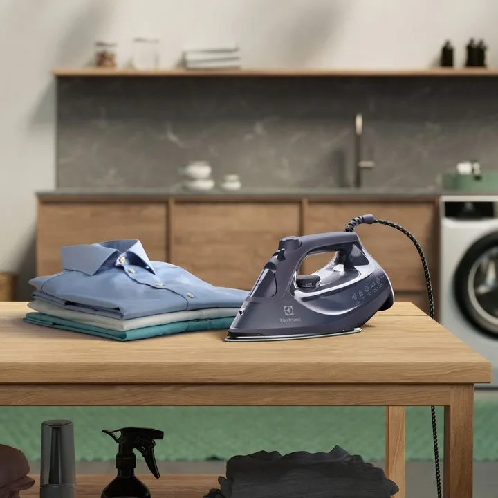 zelazko-parowe-electrolux-e6si1-4mn-2500w-stan-nowy