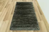 dywan-czarny-do-salonu-sztuczna-skora-jak-prawdziwa-futro-alaska-80x150-cm-kolor-odcienie-szarosci-czarny