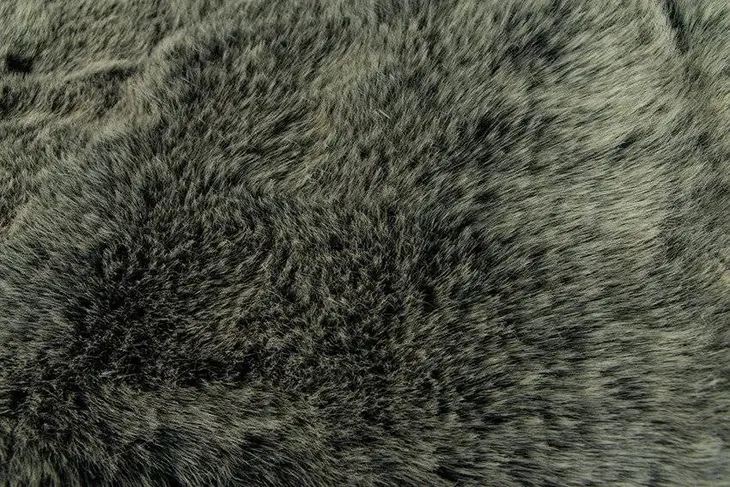 dywan-czarny-do-salonu-sztuczna-skora-jak-prawdziwa-futro-alaska-80x150-cm-grubosc-50-mm-kod-produktu-alaska-czarny
