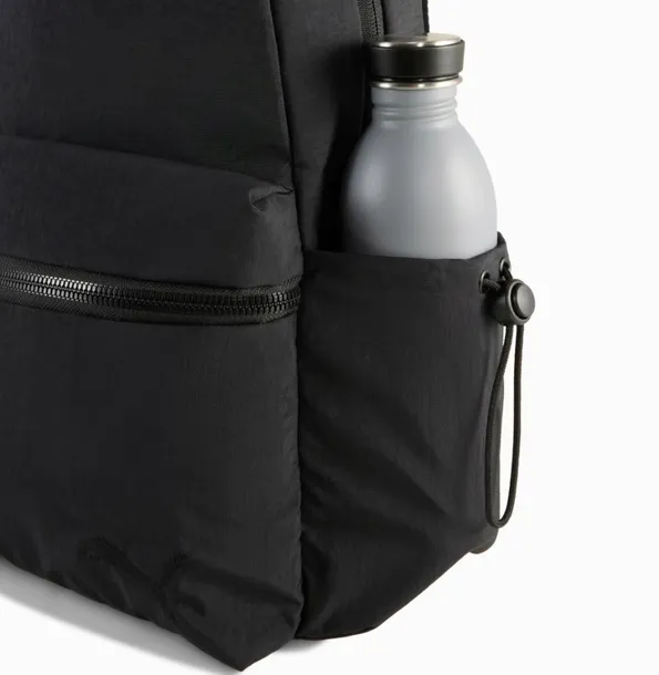 her-small-backpack-puma-black-cechy-dodatkowe-na-zamek-z-kieszonkami