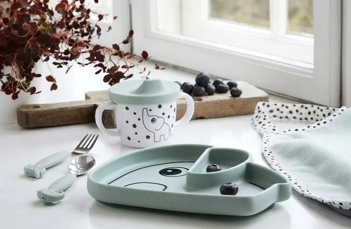 talerzyk-done-by-deer-rozowy-silikon-marka-done-by-deer