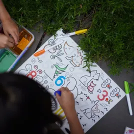 sensoryczna-mata-silikonowa-do-kolorowania-a3-dzikie-cyferki