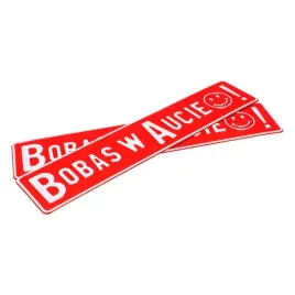 tablice-aluminiowe-tloczone-bobas-w-aucie-gadzet