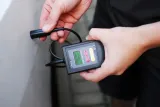 miernik-tester-grubosci-lakieru-gl-1s-informacje-dodatkowe-automatyczne-wylaczanie-pamiec-pomiarow-podswietlany-wyswietlacz