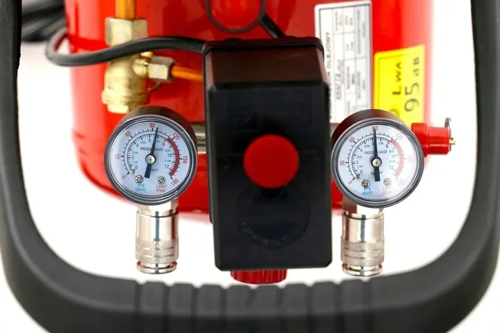 kompresor-olejowy-sprezarka-24l-9-bar-gratis-zestaw-6w1-2x-olej-1l-stan-nowy-kod-producenta-kd400