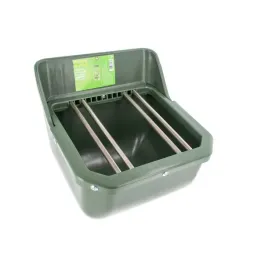 karmidlo-dla-zrebiat-z-pretami-oliwkowy-9-l-kerbl