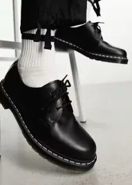 dr-martens-czarne-buty-z-bialymi-szwami-r36