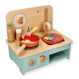 mala-drewniana-kuchnia-z-akcesoriami