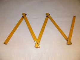 miara-skladana-1m-drewniana-zolta