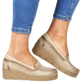 damskie-mokasyny-na-koturnie-skorzane-azurowe-vinceza-39989-bezowe