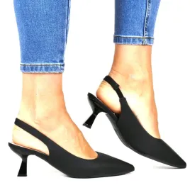 czolenka-bez-piety-na-niskim-obcasie-potocki-41315-czarne