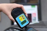 miernik-grubosci-lakieru-gl-smart-2-android-ios-stan-nowy-informacje-dodatkowe-automatyczne-wylaczanie-podswietlany-wyswietlacz-wspolpraca-z-urzadzeniem-mobilnym