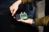 miernik-tester-grubosci-lakieru-gl-8s-informacje-dodatkowe-automatyczne-wylaczanie-podswietlany-wyswietlacz-zalaczony-pokrowiec