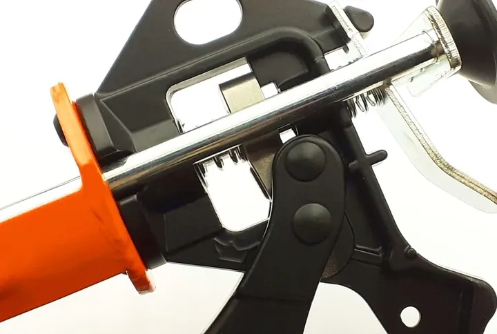 pistolet-do-silikonu-waart