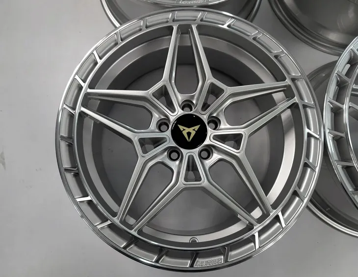 nowe-alufelgi-cupra-19-born-odsadzenie-et-45