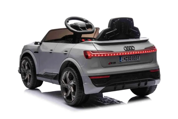 pojazd-audi-sq8-szary-marka-audi