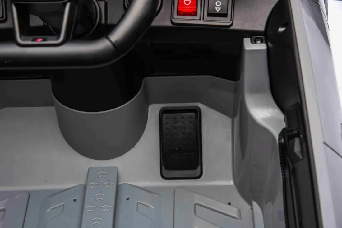pojazd-audi-sq8-szary-stan-nowy