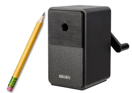 strugaczka-na-korbke-z-pojemnikiem-regulacja-ostrza-czarna