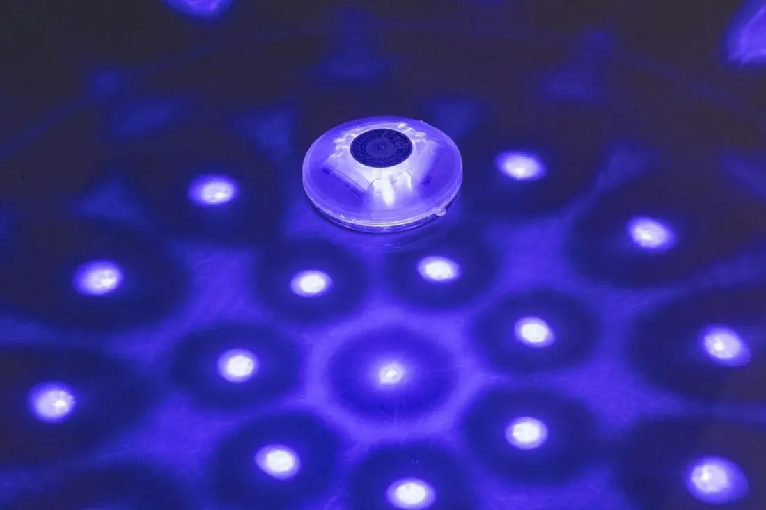 lampka-led-basenowa-bestway