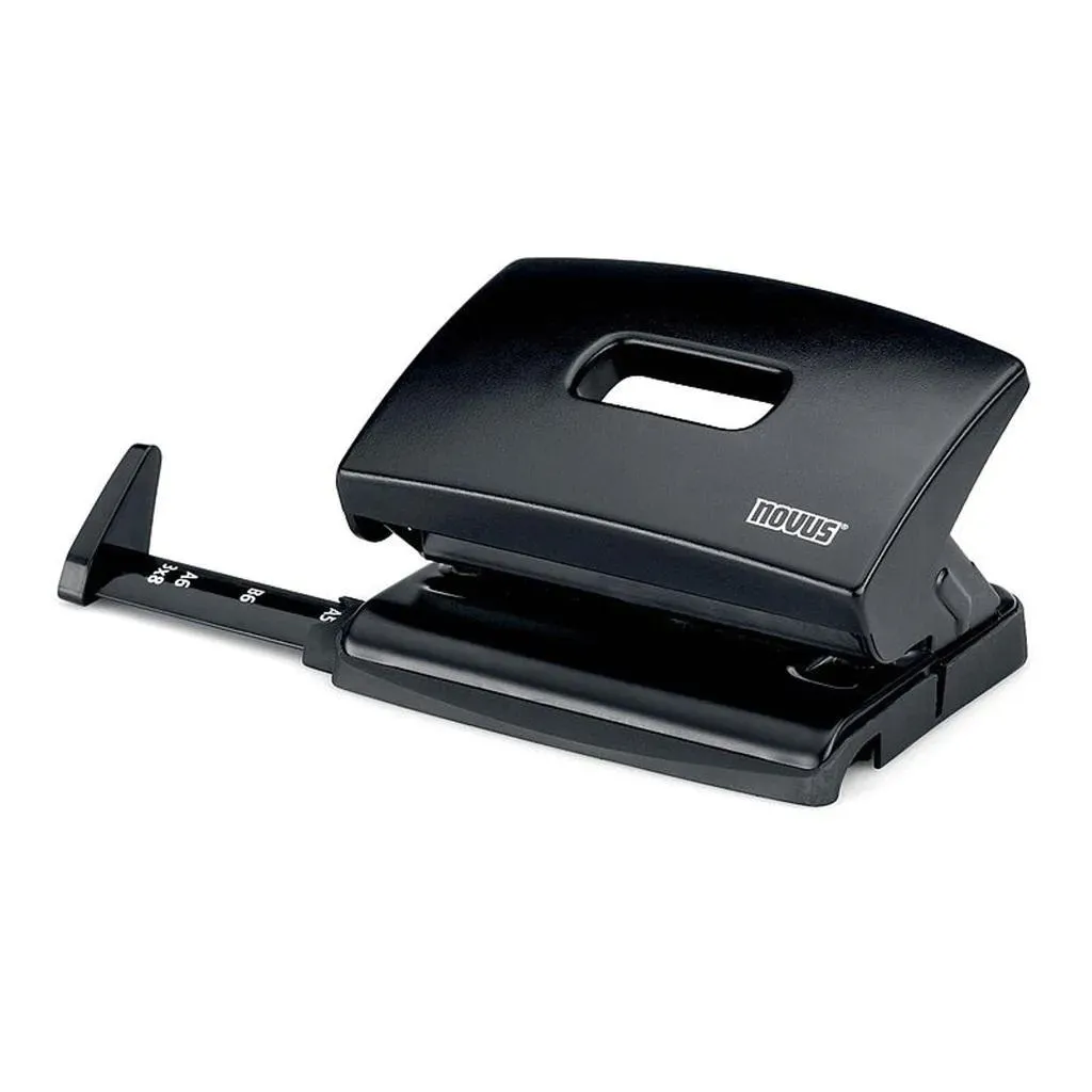 dziurkacz-c216-czarny