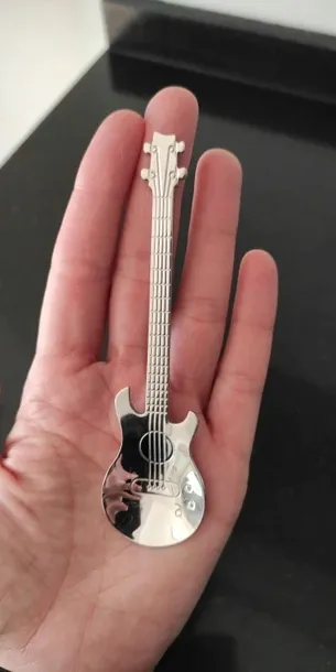 lyzeczka-gitara-multikolor-teczowa-irydyscentna-do-kawy-herbaty-cukru12-cm-kod-producenta-lyzeczka-w-ksztalcie-gitary-multikolor