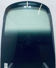 szyba-tylna-w-klape-tesla-3-2017-2021