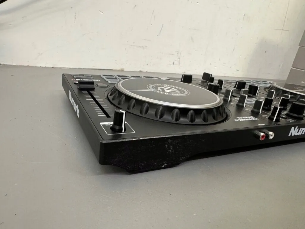 numark-mixtrack-pro-fx-kontroler-serato-dj