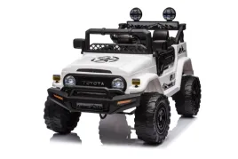 toyota-fj-cruiser-dla-dzieci-bialy-pilot-naped-4x4-audio-led-eva